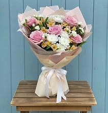 Букет цветов из:  Гвоздики, Орхидеи и Розы в Степаньково