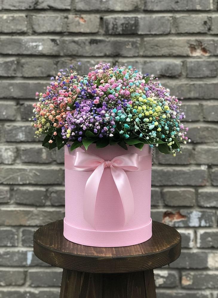 Цветочная композиция из Гипсофила и Розы в шляпной коробке в Степаньково