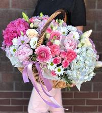 Цветочная композиция из Розы, Хризантемы, Пионы и Лизиантусы в корзине в Степаньково