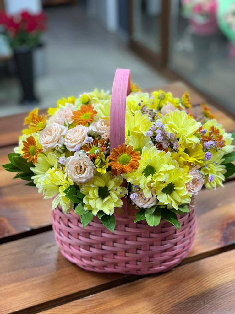 Цветочная композиция из Хризантемы и Розы в корзине в Степаньково