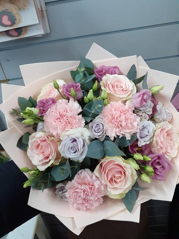 Букет цветов из: Розы, Гвоздики и Лизиантусы в Степаньково